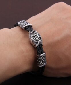 bracelet viking pour homme mis au bras