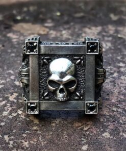 Chevalière tête de mort