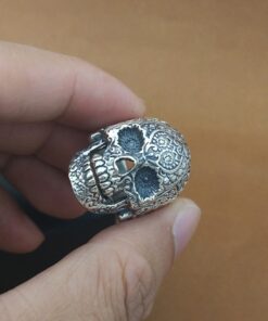 Bague avec crane en argent massif