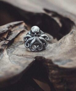 Bague avec tete de mort pirate et pieuvre