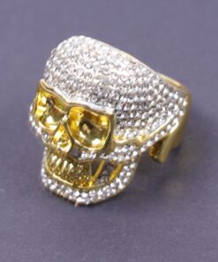Bague avec tete de mort strass