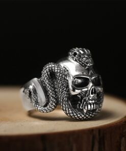 Bague avec une tete de mort argent 925