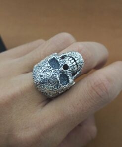 Bague crane argent massif au doigt