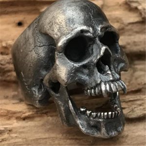 Bague crâne vue profil