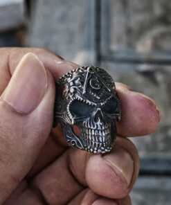Bague tête de mort franc maçon vue de face