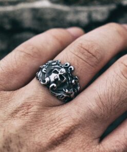 Bague tete de mort paris doigt