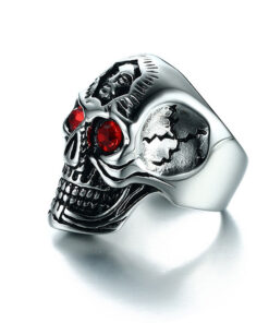Bague tete de mort qui a les yeux rouge