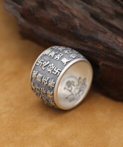 Bague avec mantra tibétain en argent