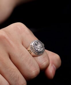 Bague bouddha argent 925 au doigt