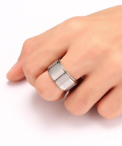 Bague zen au doigt